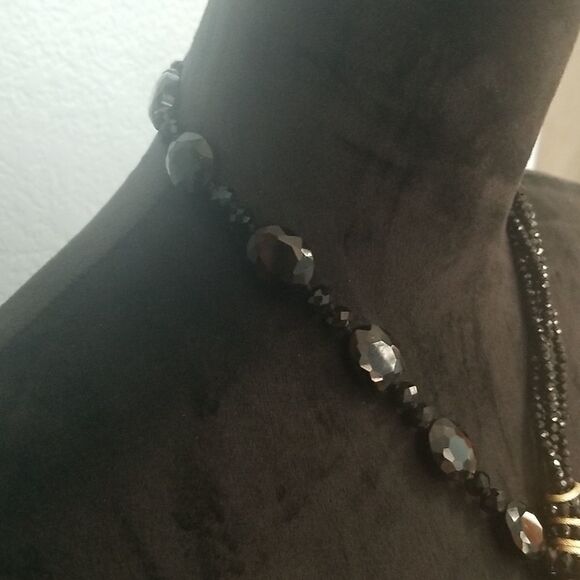 Black sparkly bead necklace - Picture 8 of 12
